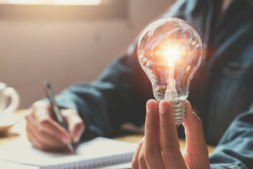 新制度经济学的分析方法